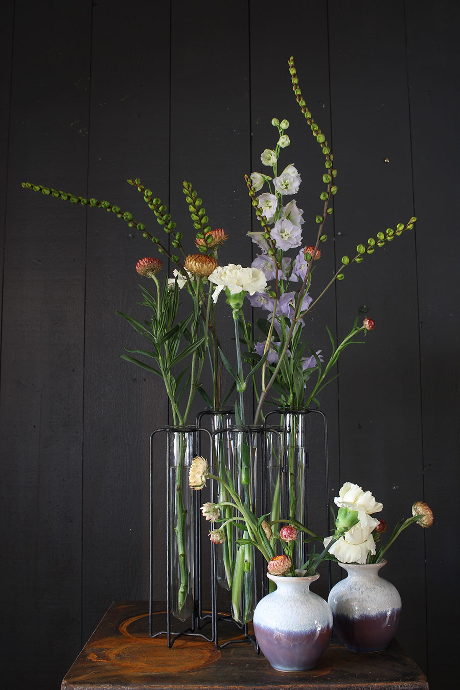 Blommor i olika vaser